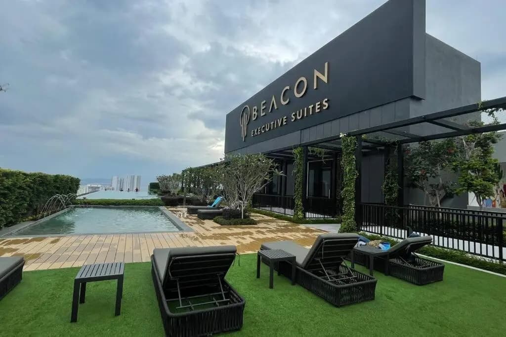 Suites with Infinity Pool at Georgetown B11 - photo 7