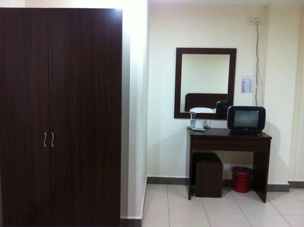 Hotel Putra Iskandar - photo 3