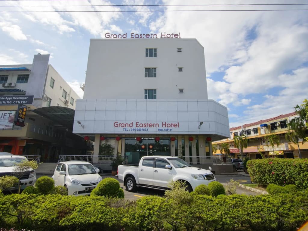 OYO 371 Grand Eastern Hotel - photo 1