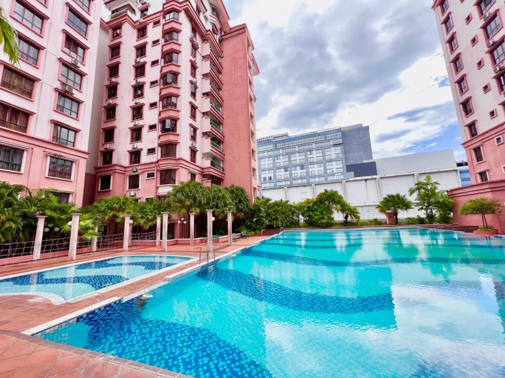 PENTHOUSE MARINA COURT VACATION HOME 5 BEDROOMS KOTA KINABALU 15pax - photo 15