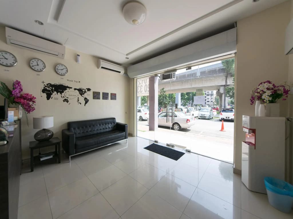 OYO 131 Dejaya Hotel Kota Damansara - photo 1
