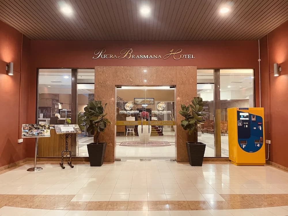 Putra Brasmana Hotel - photo 25