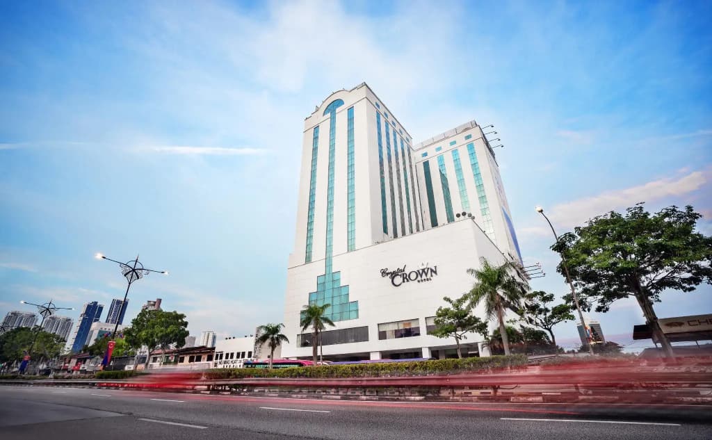 Crystal Crown Hotel - photo 1