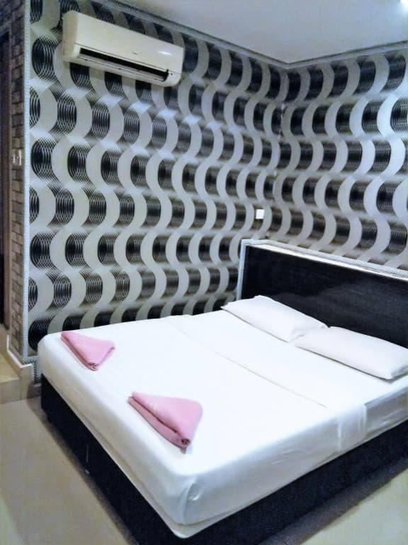 OYO 89407 EZI Hotel - photo 17