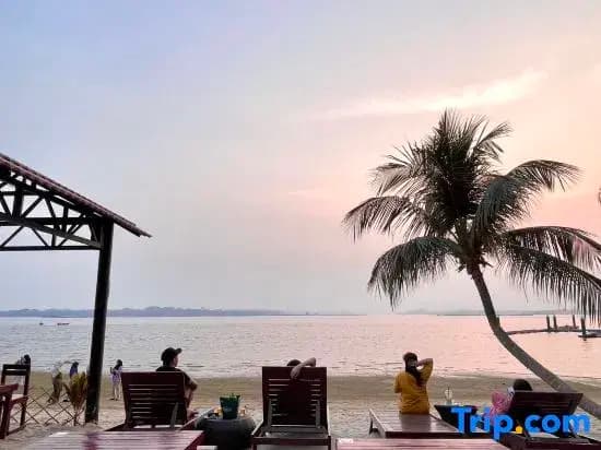 Modern Seaview Country Garden Danga Bay near CIQ | 3B3B - photo 3