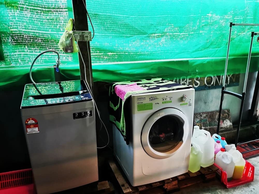 BOBI's Cafe Backpackers Hostel - photo 1