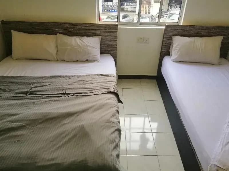OYO 90028 Ragula Hotel - photo 1