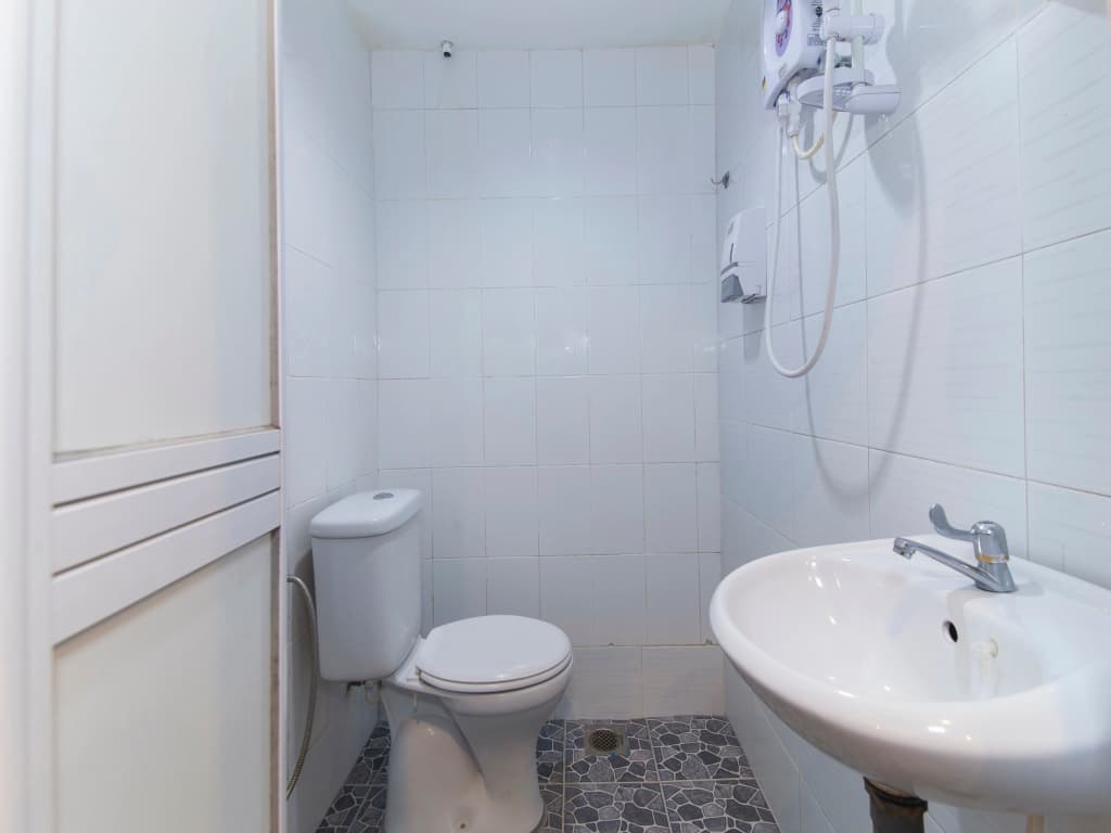 Hotel O Comfort - photo 9