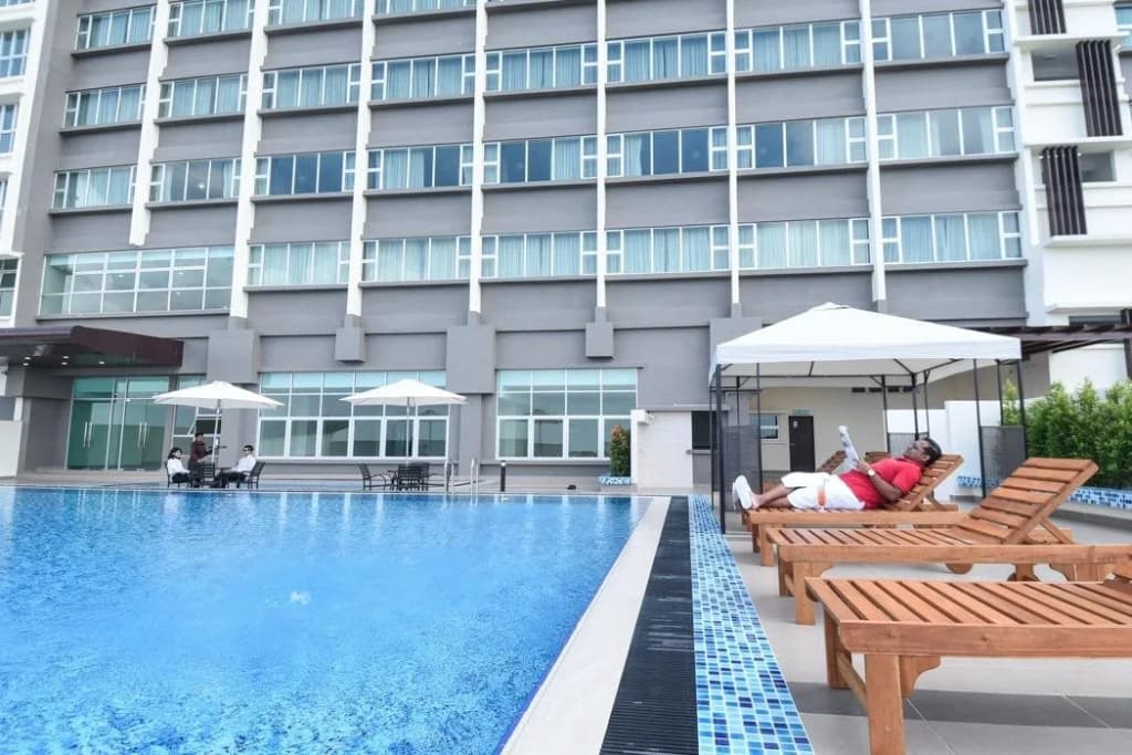 Hotel Holmes Gelang Patah - photo 9