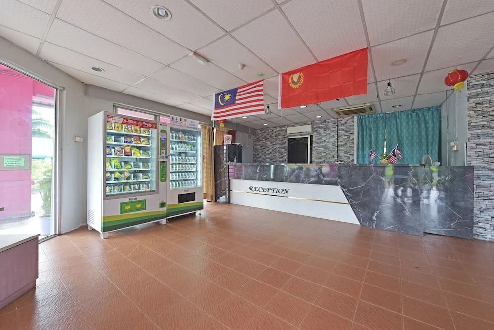 OYO 90846 Hotel Akasia - photo 10