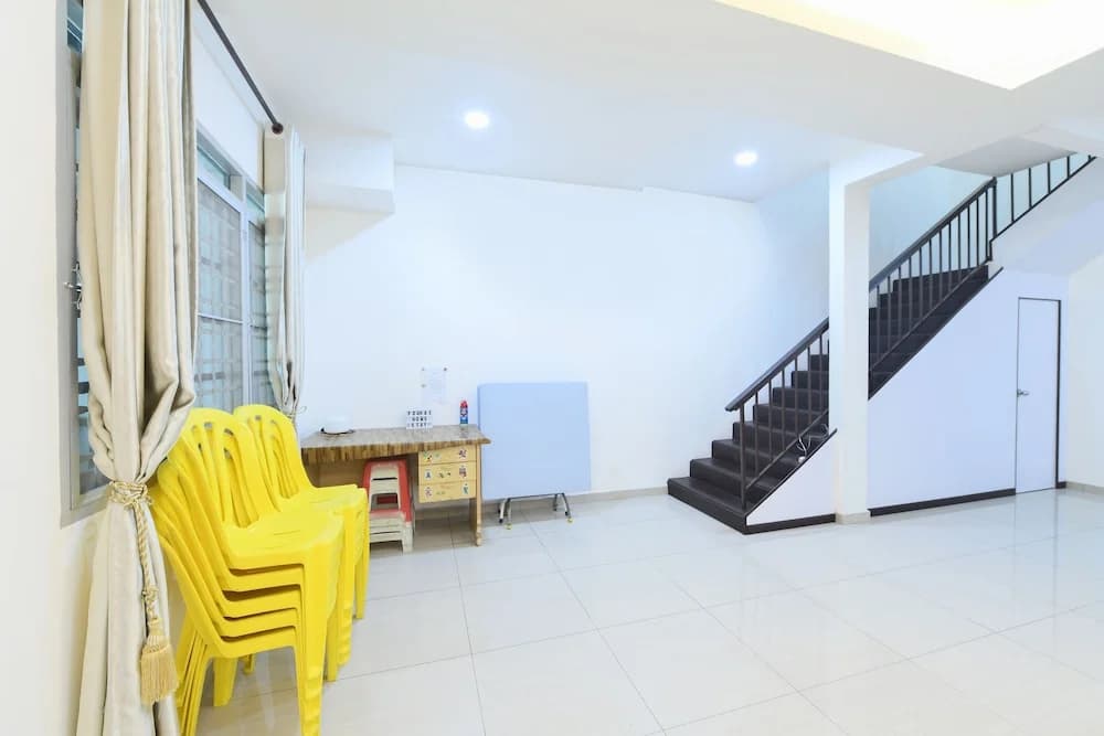 Super OYO 90579 U Inn - photo 1