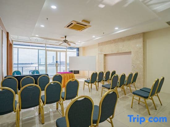 The Langit Duyong Marina Resort - photo 11