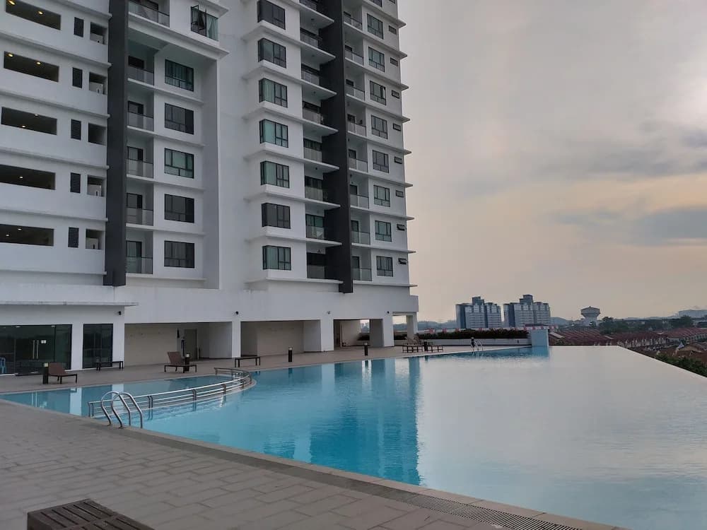 Raffles Suites Homestay - photo 17