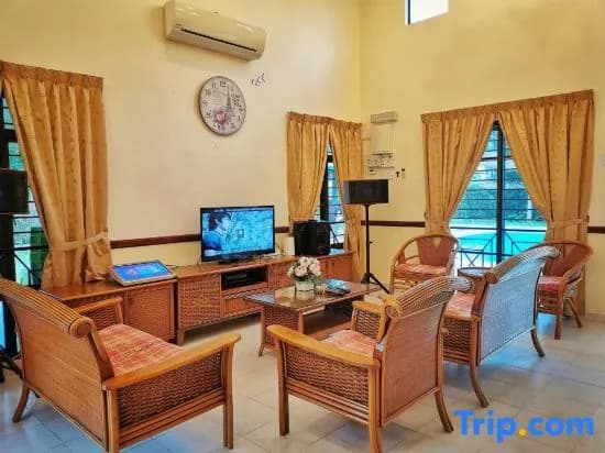 Yussy Homestay at Afamosa Villa - photo 1