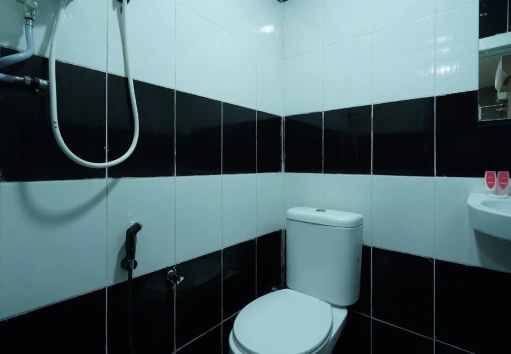 OYO 1094 Q One Hotel Dengkil - photo 7