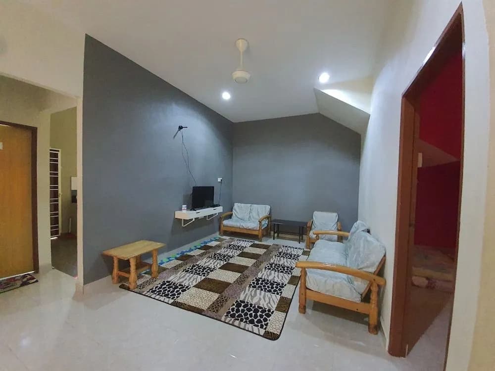OYO HOME 90280 Darussalam Homestay - photo 4