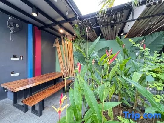 Hometel G&G - The Uniique Haus 6BR Pool Retreat - photo 1