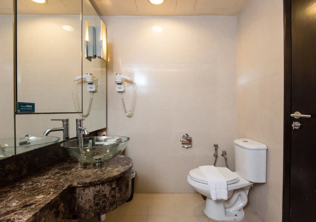 Resort suites at Bandar Sunway - photo 8