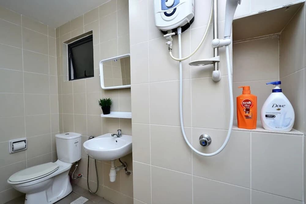6-8 pax SetiaWalk 5min LRT Cozy Apartment Puchong - photo 8