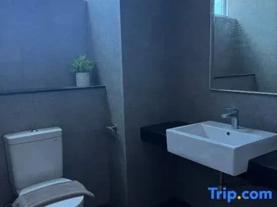 Sea & Forest | 180° Dual-View 3BR | Urban Oasis - photo 2