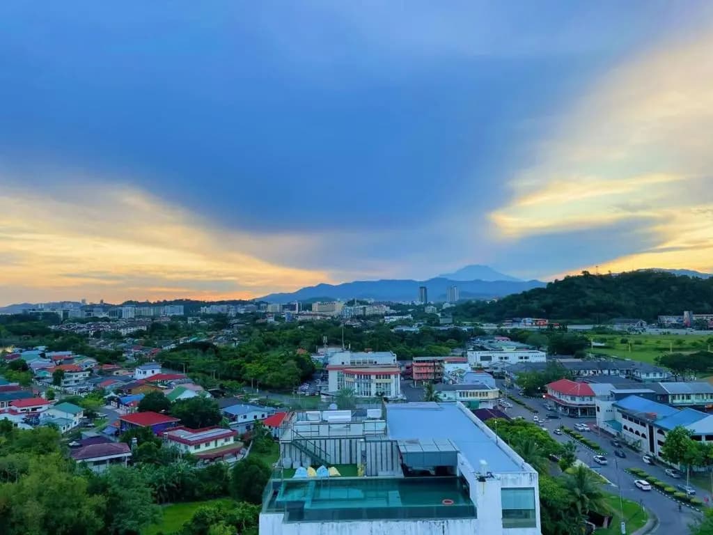 QUEENSLAND SUITES at ARU SUITES, Kota Kinabalu - photo 12