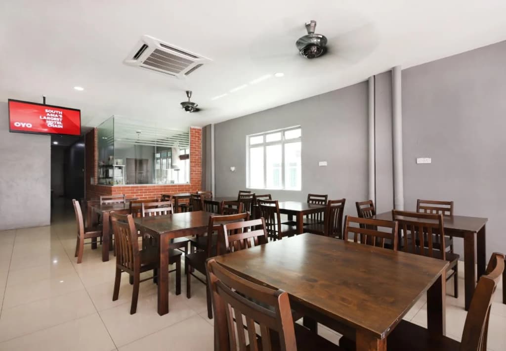 OYO 774 Hotel Iskandar - photo 15