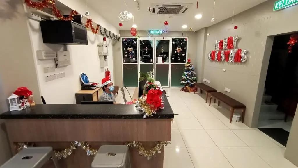 Uptown Hotel - photo 5