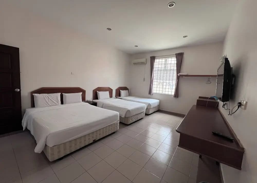 SL Guesthouse Kuantan, Pahang - photo 6