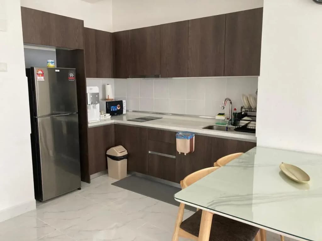 FREE NETFLIX! ZAs Suite at Troika Residence, KB - photo 1