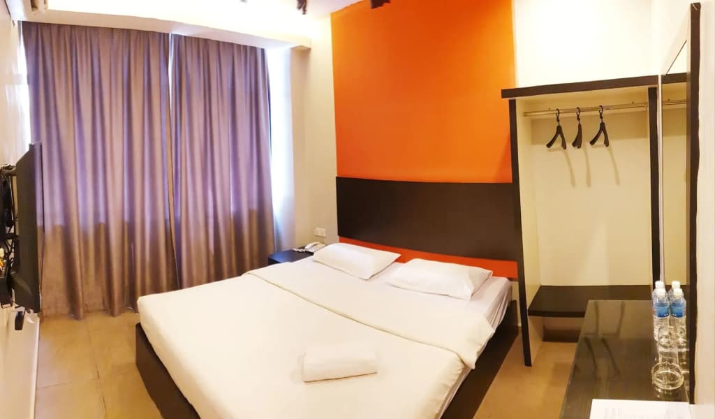 Golden Court Hotel - photo 7