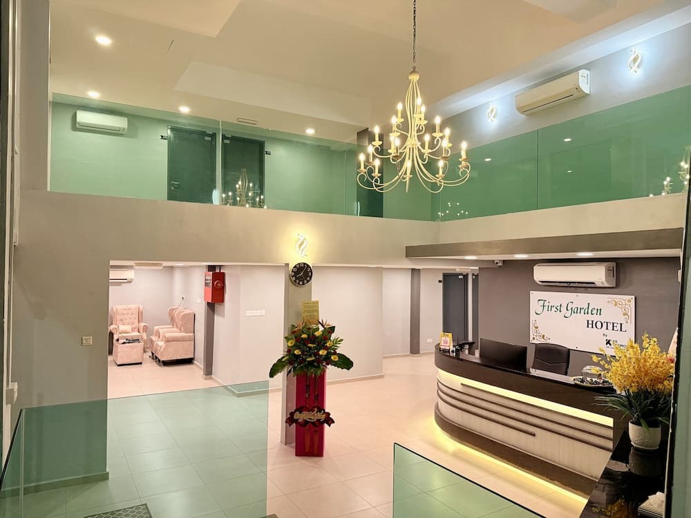 Capital O 91281 Hotel First Garden By Kr Cosmos - photo 2