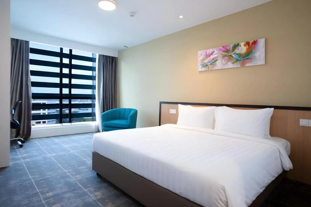 Hotel 7 Suria - photo 6
