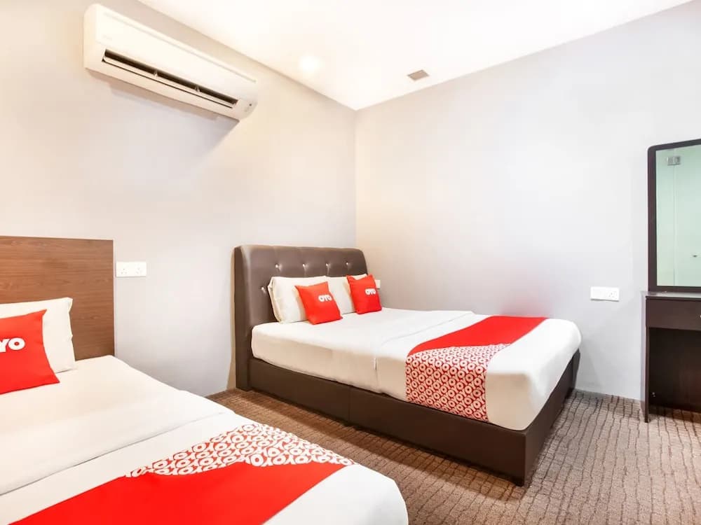P Line Hotel - photo 7