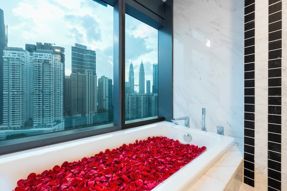 Moonway Luxury Suites At Eaton Residence - photo 17