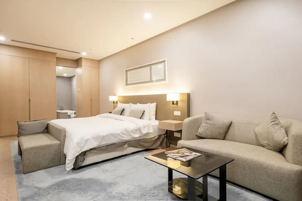 188 Suites by NamaStay - photo 5
