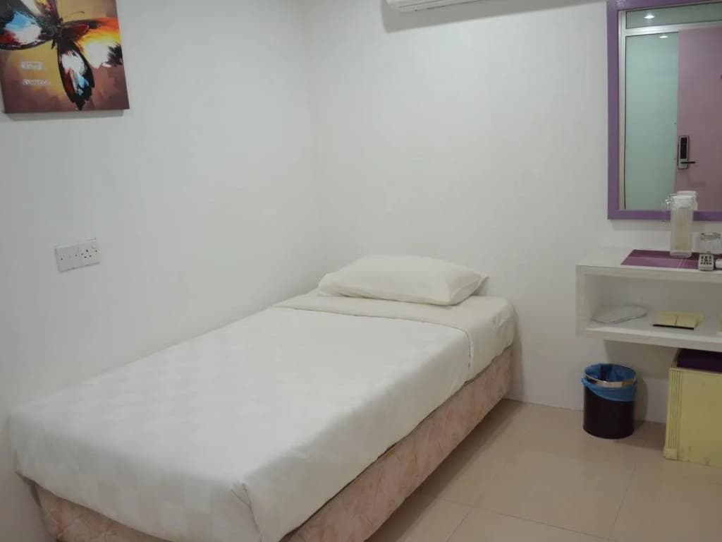 Lavender Hotel Teluk Intan - photo 5