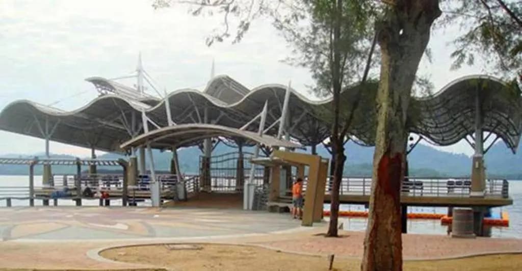 Lumut Waterfront Apartment 62 - photo 11