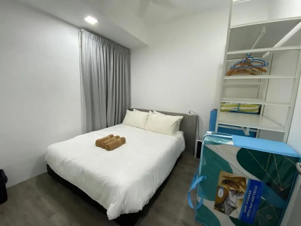 2 bedrooms surrounding natural View and pool - photo 4