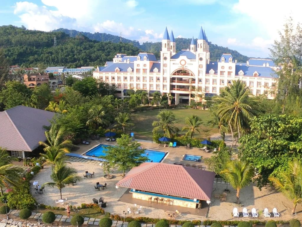 Bella Vista Waterfront Resort - photo 16