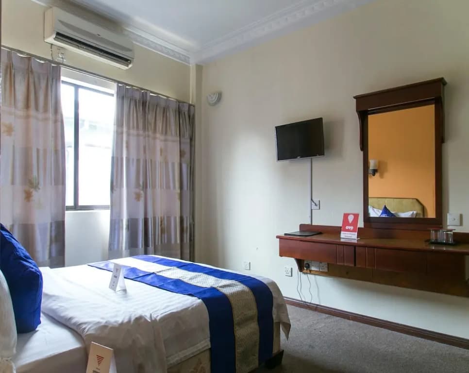 B Hotel - photo 2