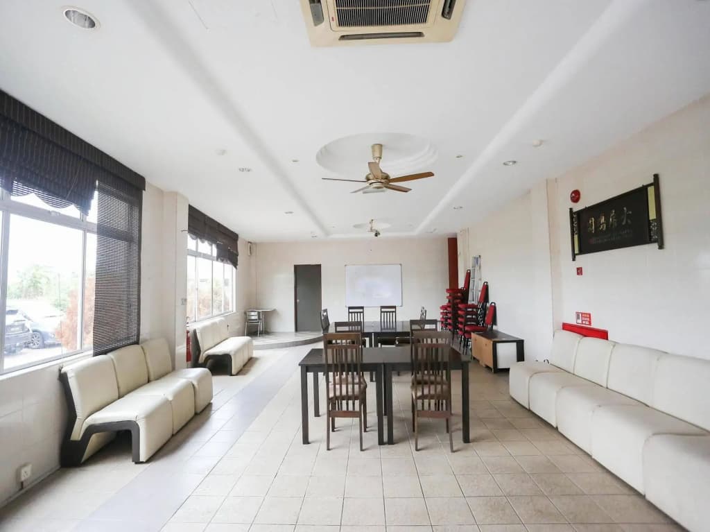 OYO Rooms Jalan Danga Sutera - photo 12