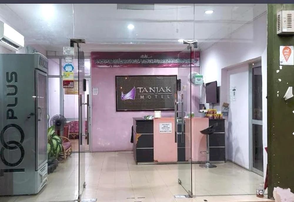 OYO 90937 Tanjak Hotel - photo 12