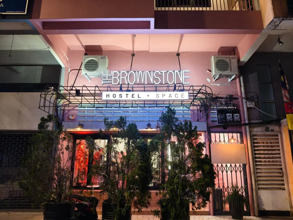 The Brownstone Hostel & Space - photo 1