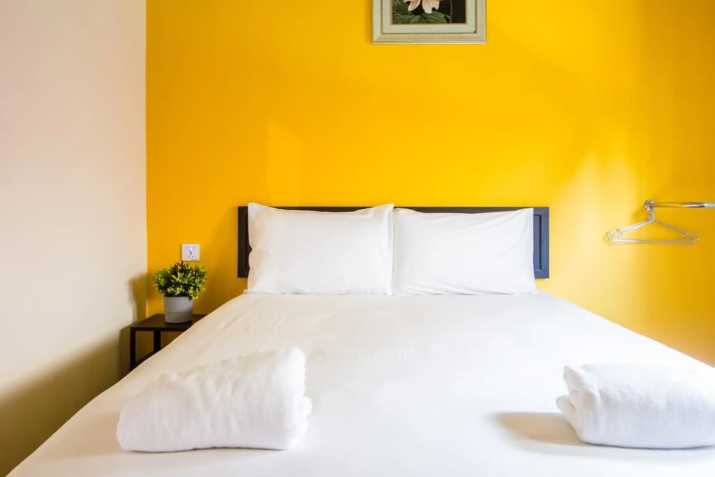 Explore 5BR Gardenhouse Retreats (Free Parking) - photo 6