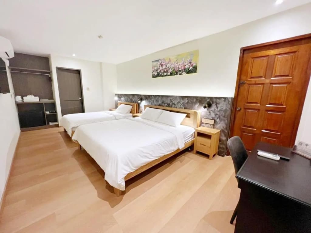 The Borneo Hotel - photo 4