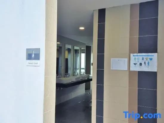Up to 9pax, i-City i-Suite FREE WIFI 50"TV - photo 7