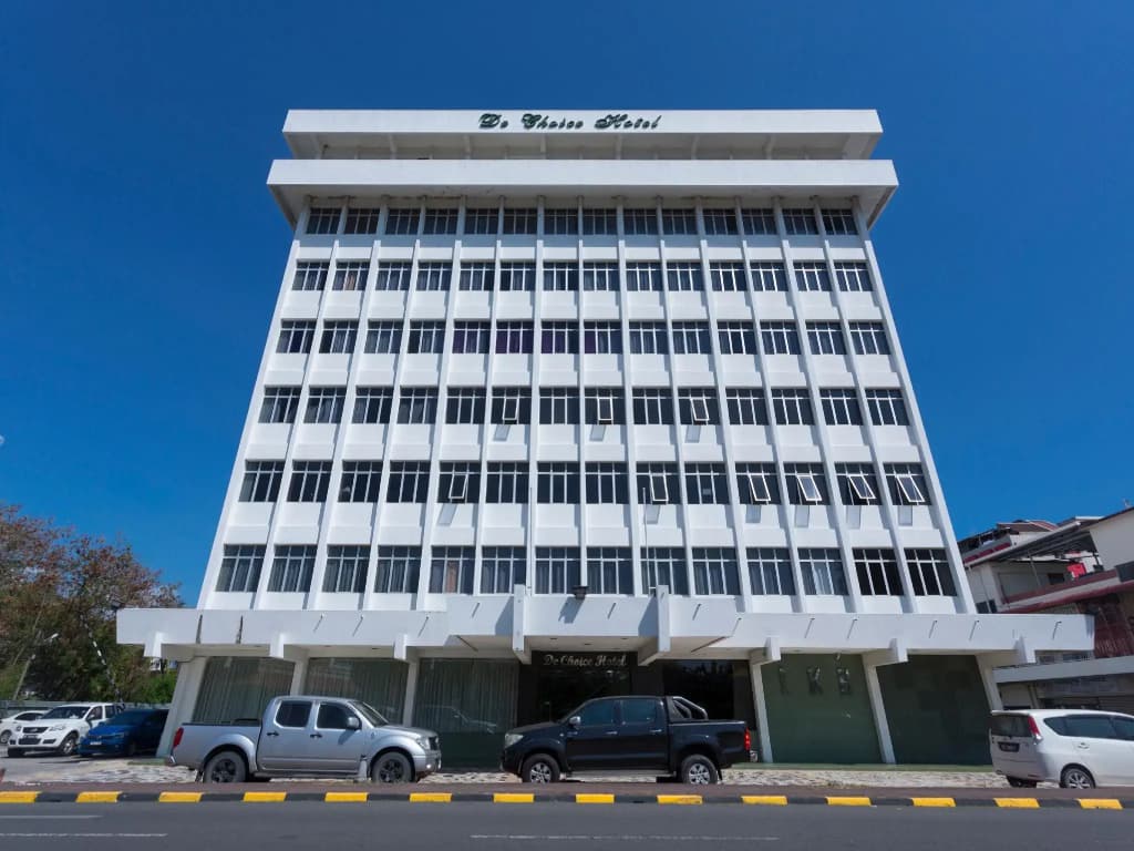 OYO 89619 De Choice Hotel - main photo