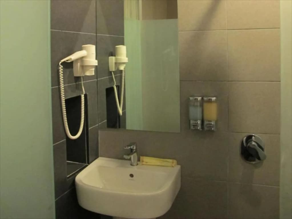 Hotel Austin Paradise Skudai - photo 8