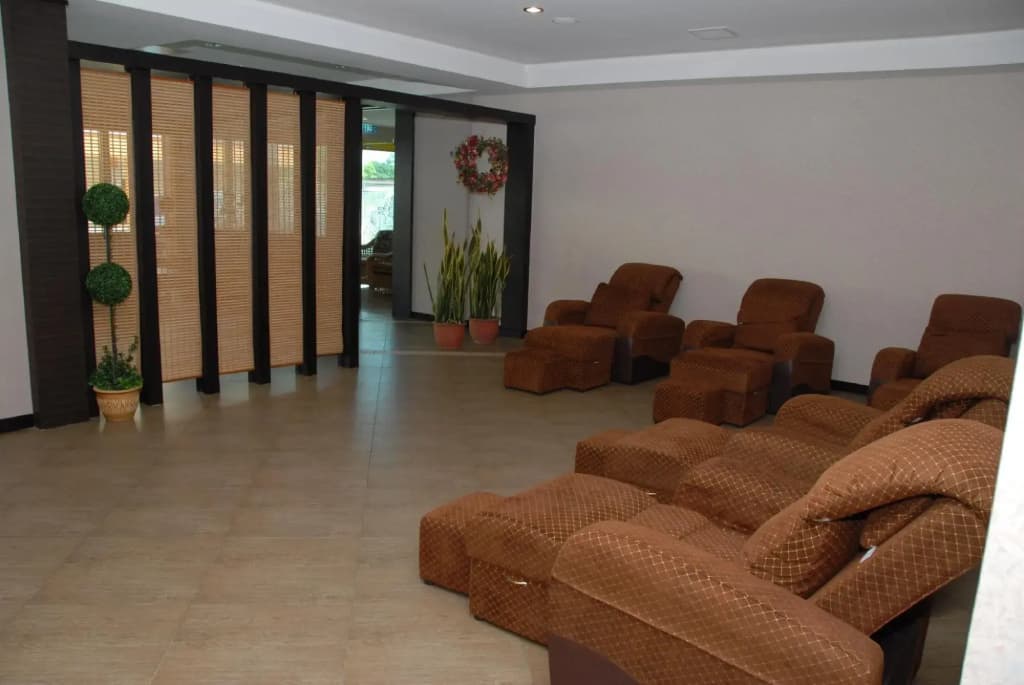 Queen Hotel - photo 9