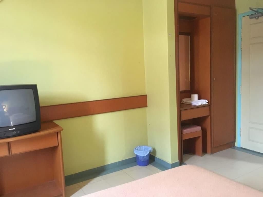 Hotel Famous Inn - photo 15
